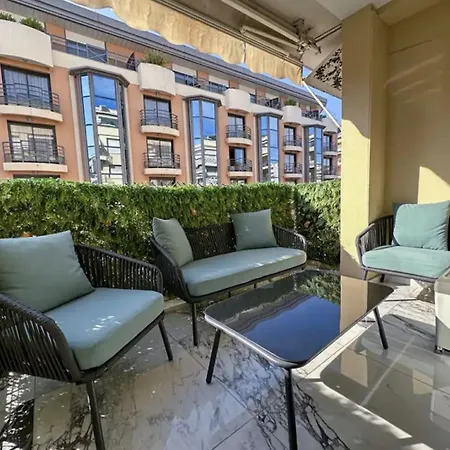 Modern 3 Bedroom Flat With Balcony דירה *